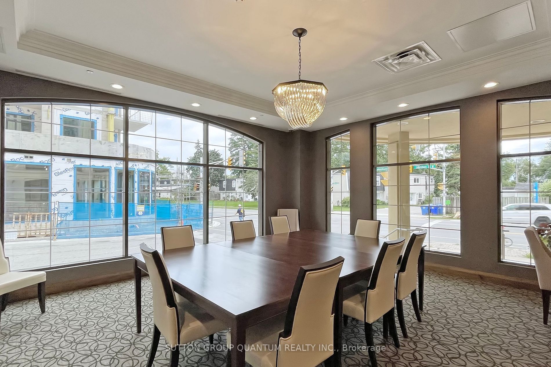 205 Lakeshore Rd W, #304