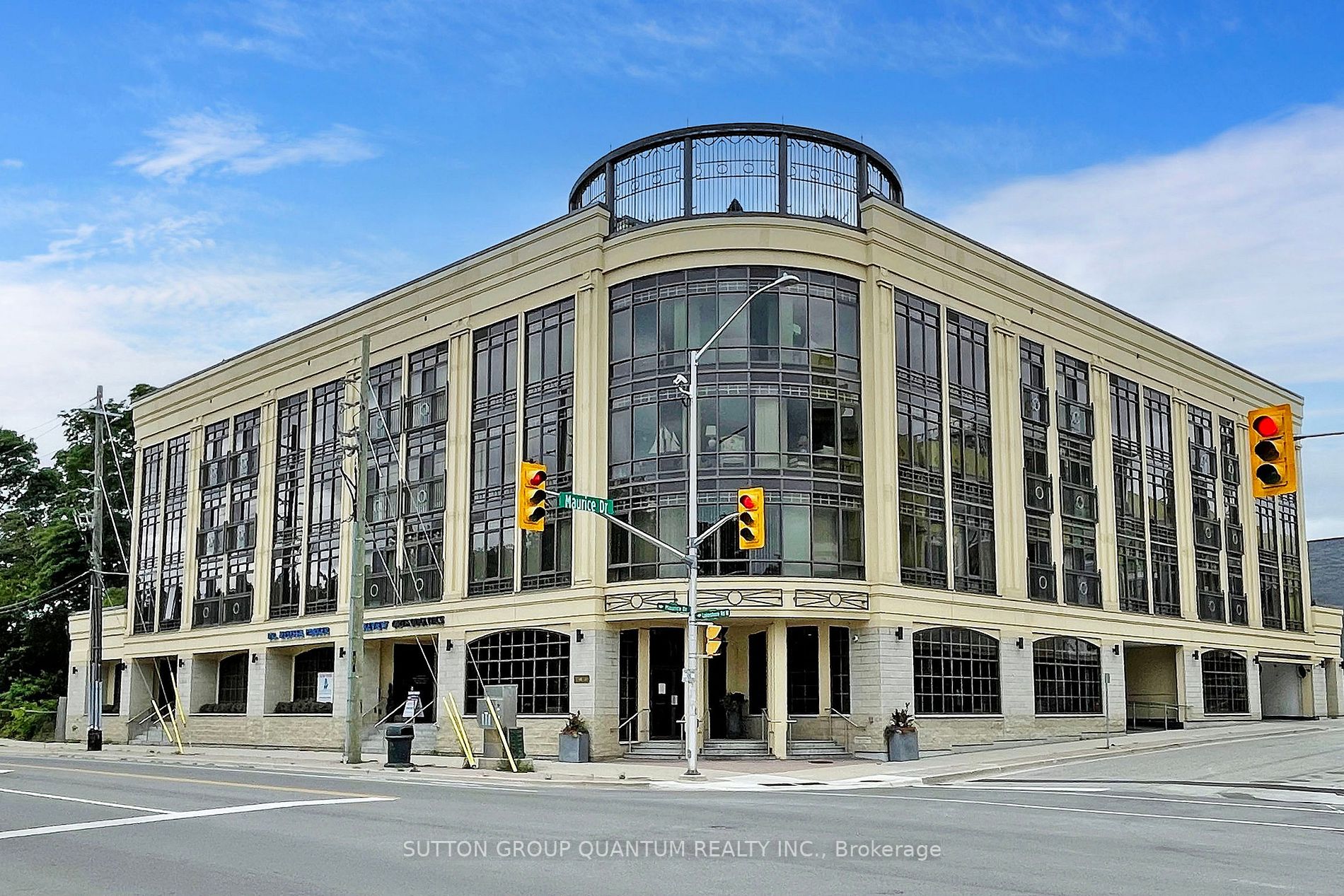 205 Lakeshore Rd W, #304