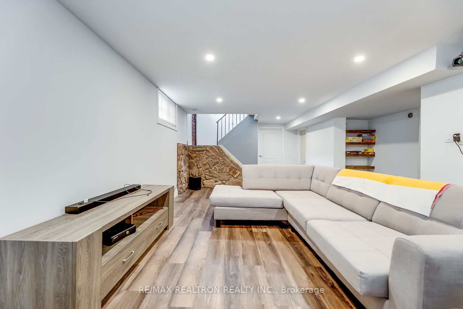 183 Willowridge Rd