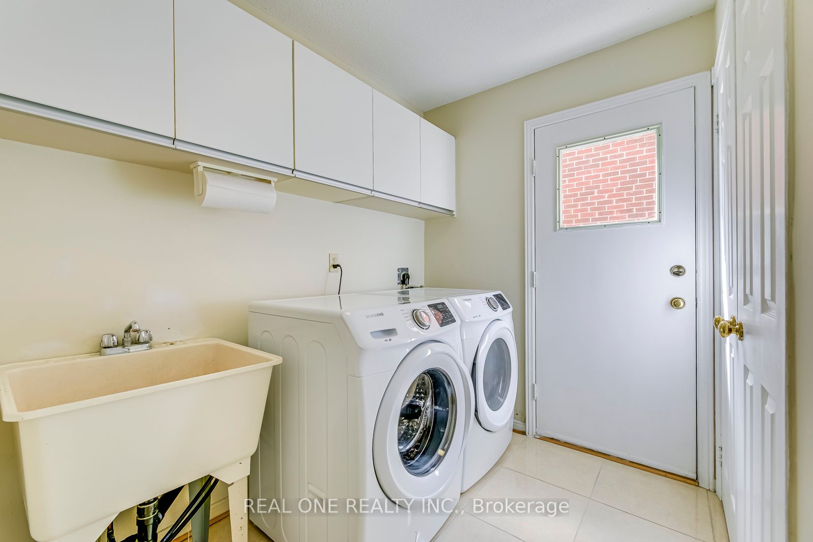 1276 Sir David Drive