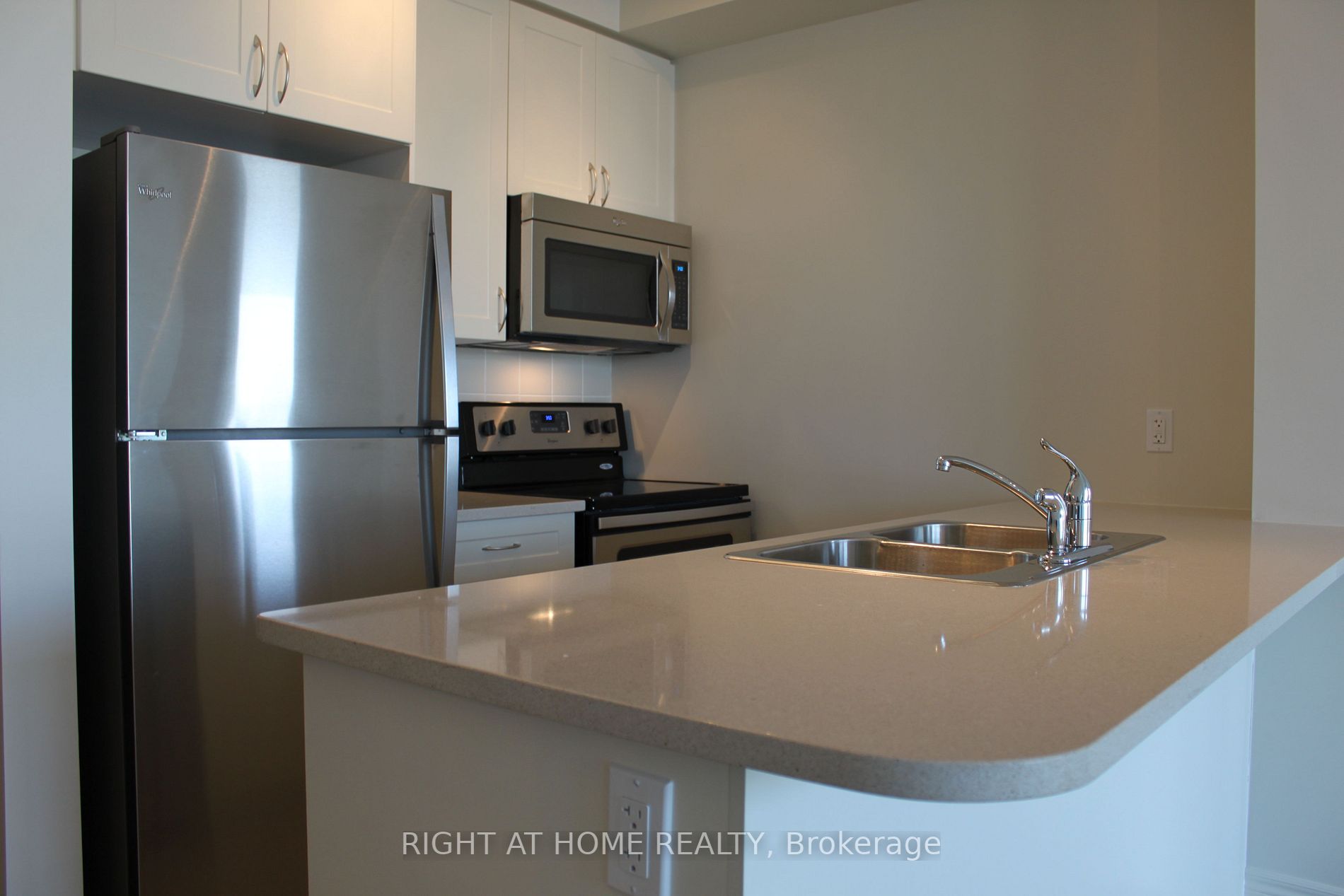 339 Rathburn Rd W, #717