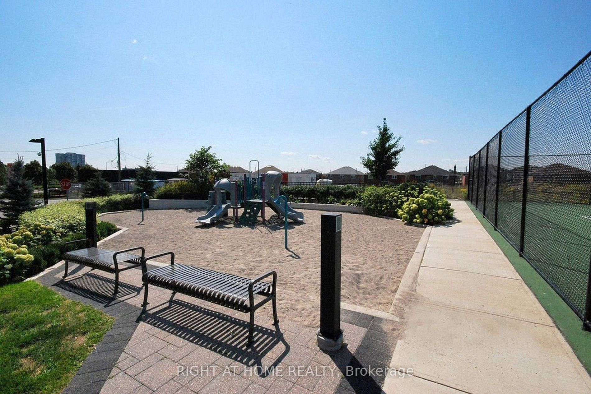 339 Rathburn Rd W, #717