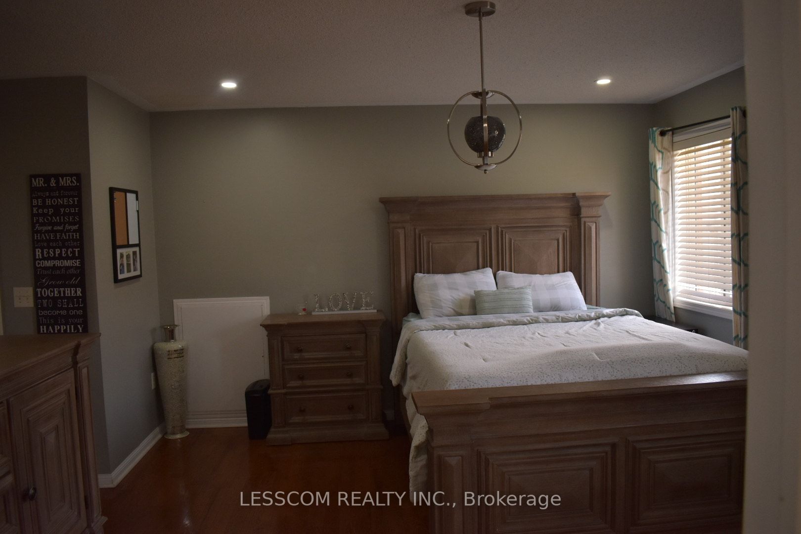 4 Cogswell Cres