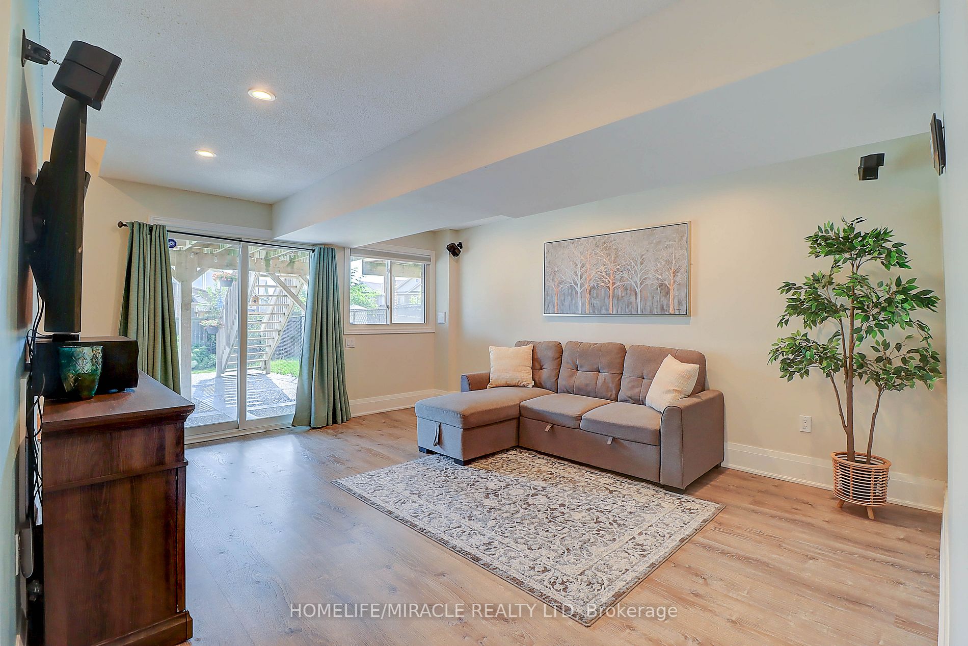 58 James Arnott Crescent