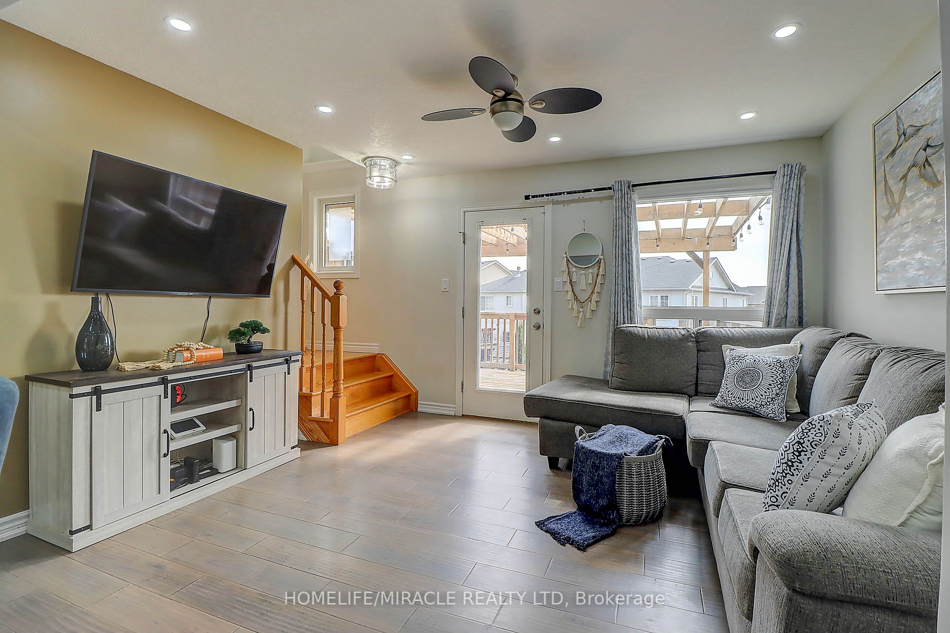 58 James Arnott Crescent