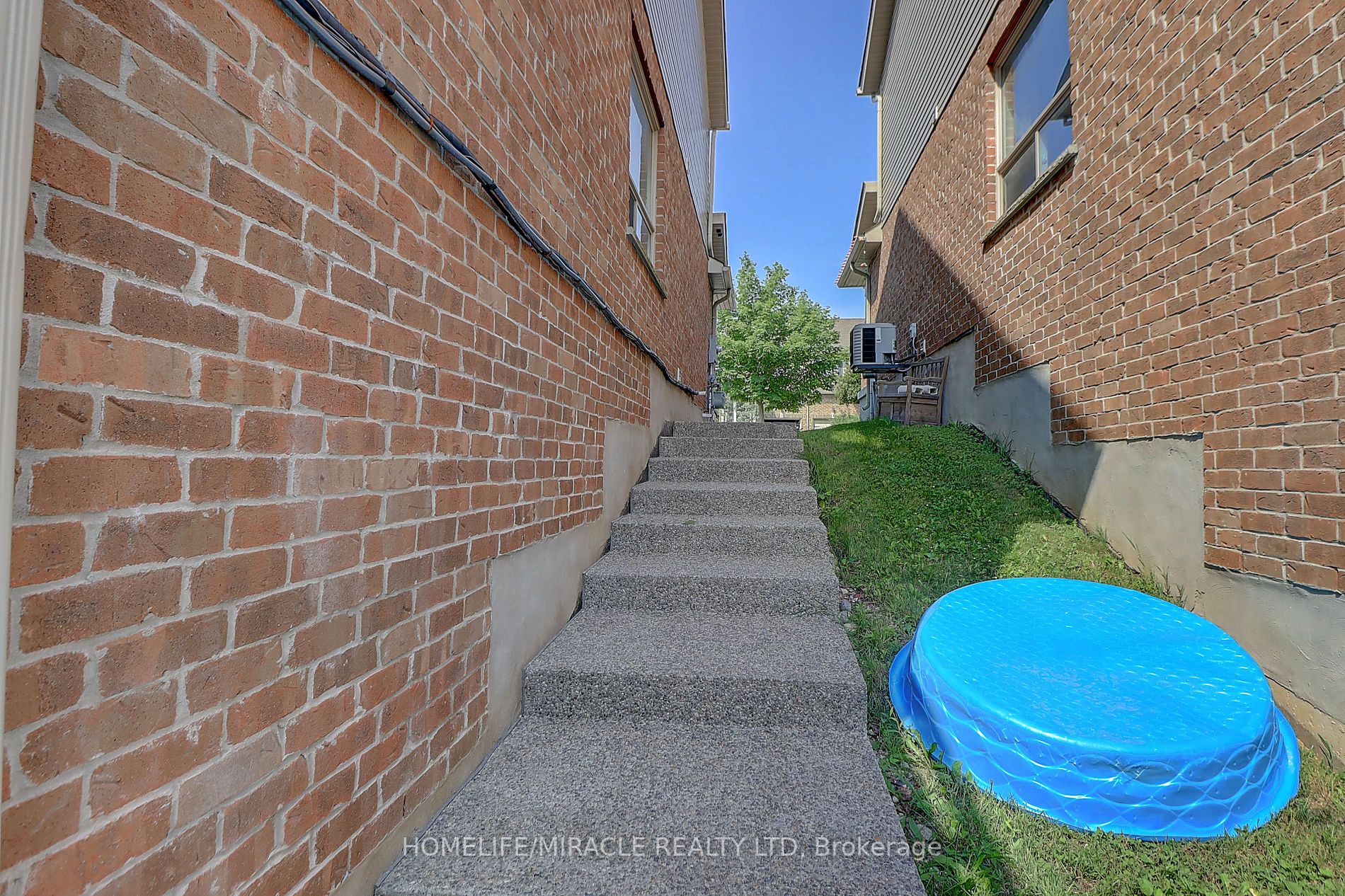 58 James Arnott Crescent