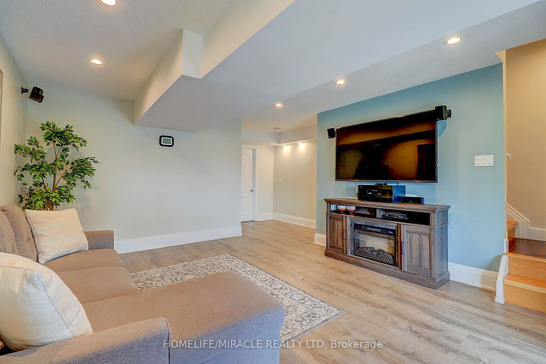 58 James Arnott Crescent