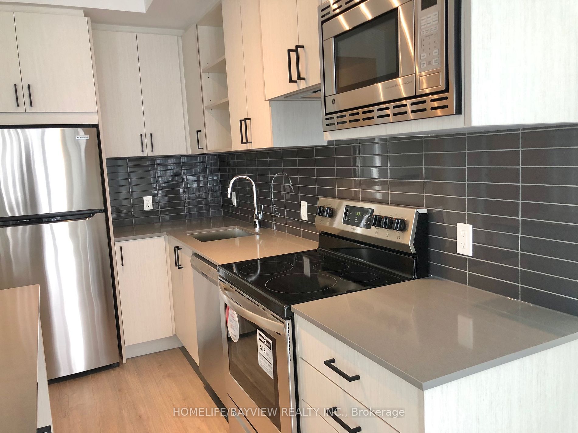 60 George Butchart Dr, #618