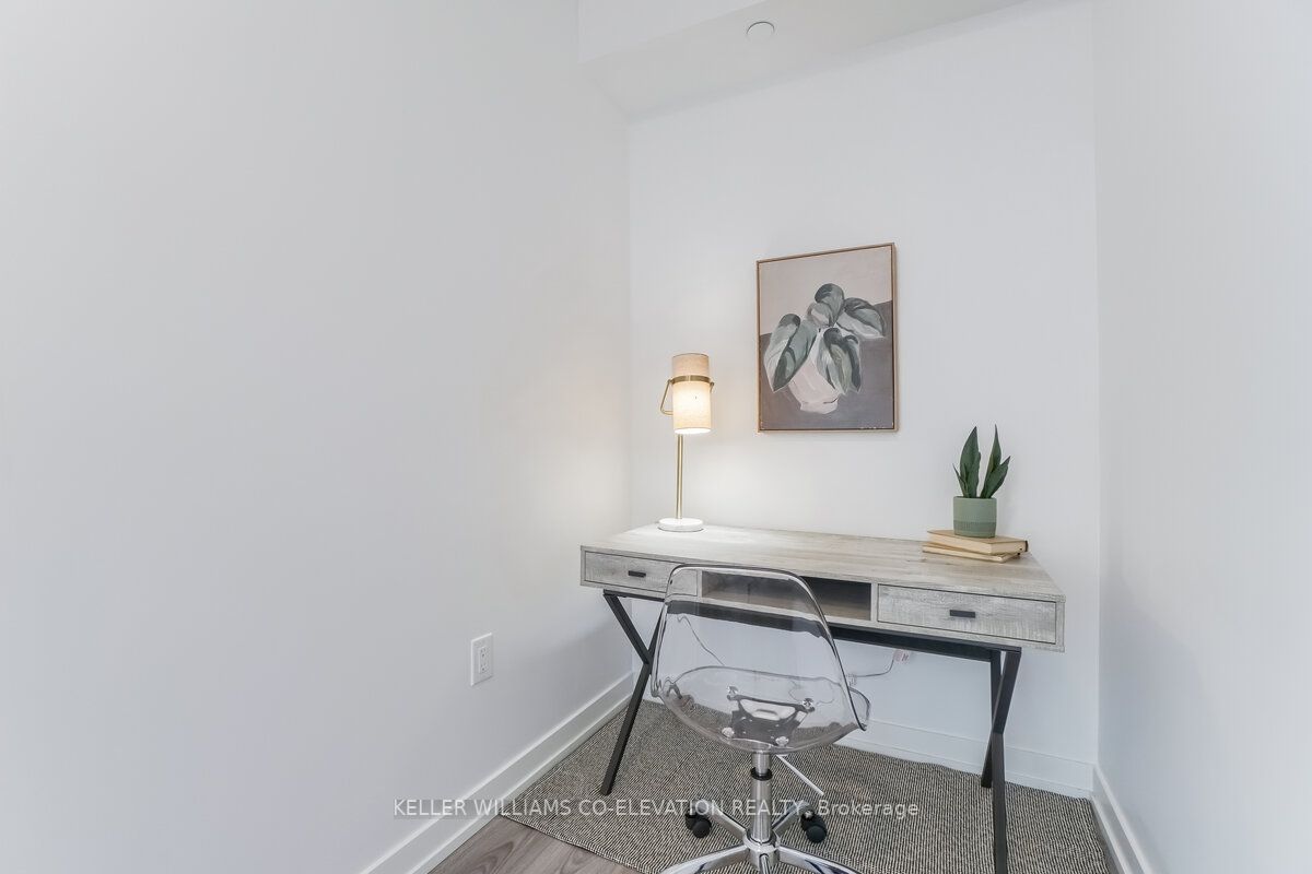 10 De Boers Dr, #601