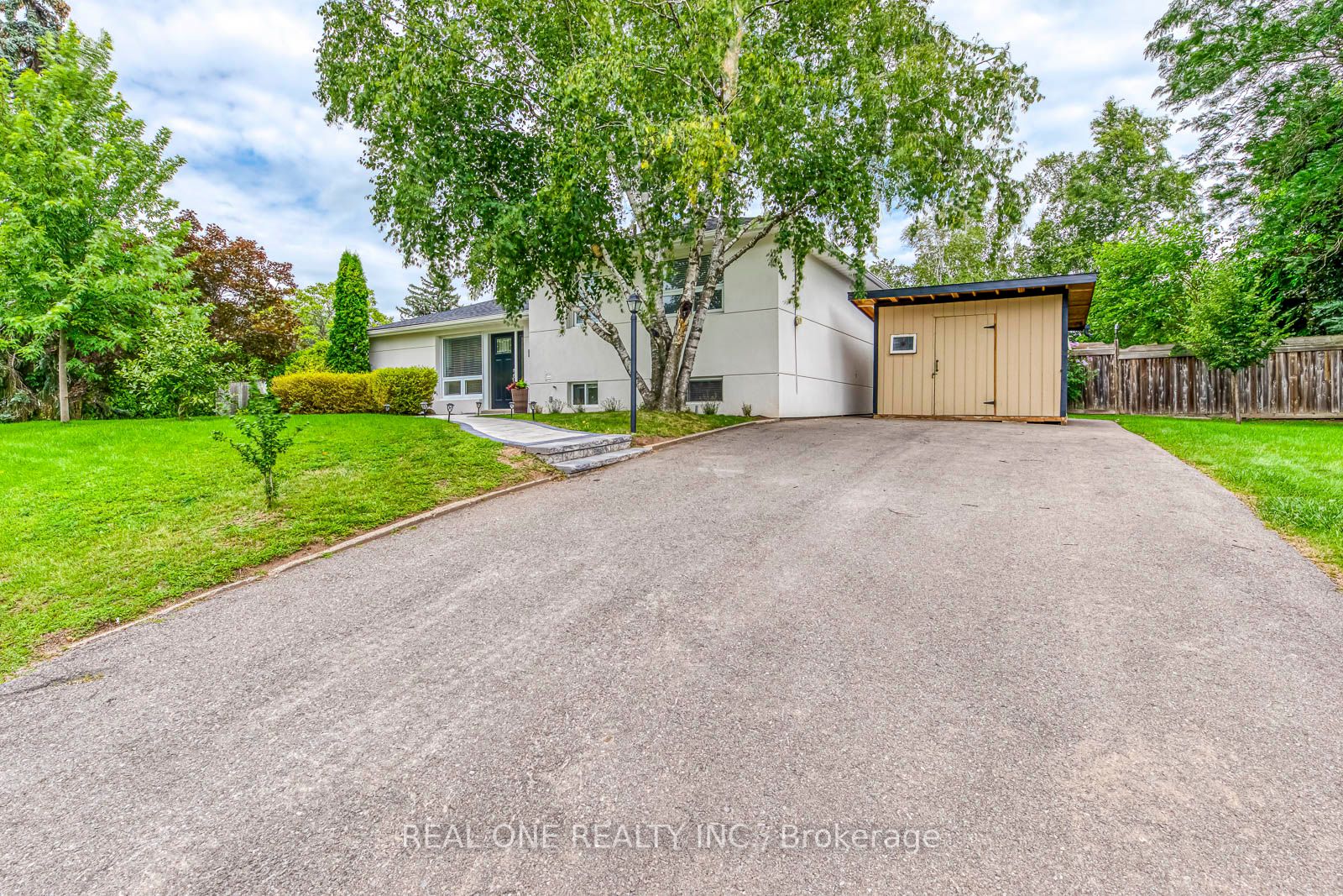 1354 Pinegrove Rd