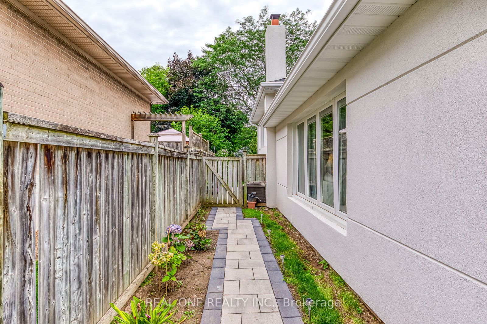 1354 Pinegrove Rd