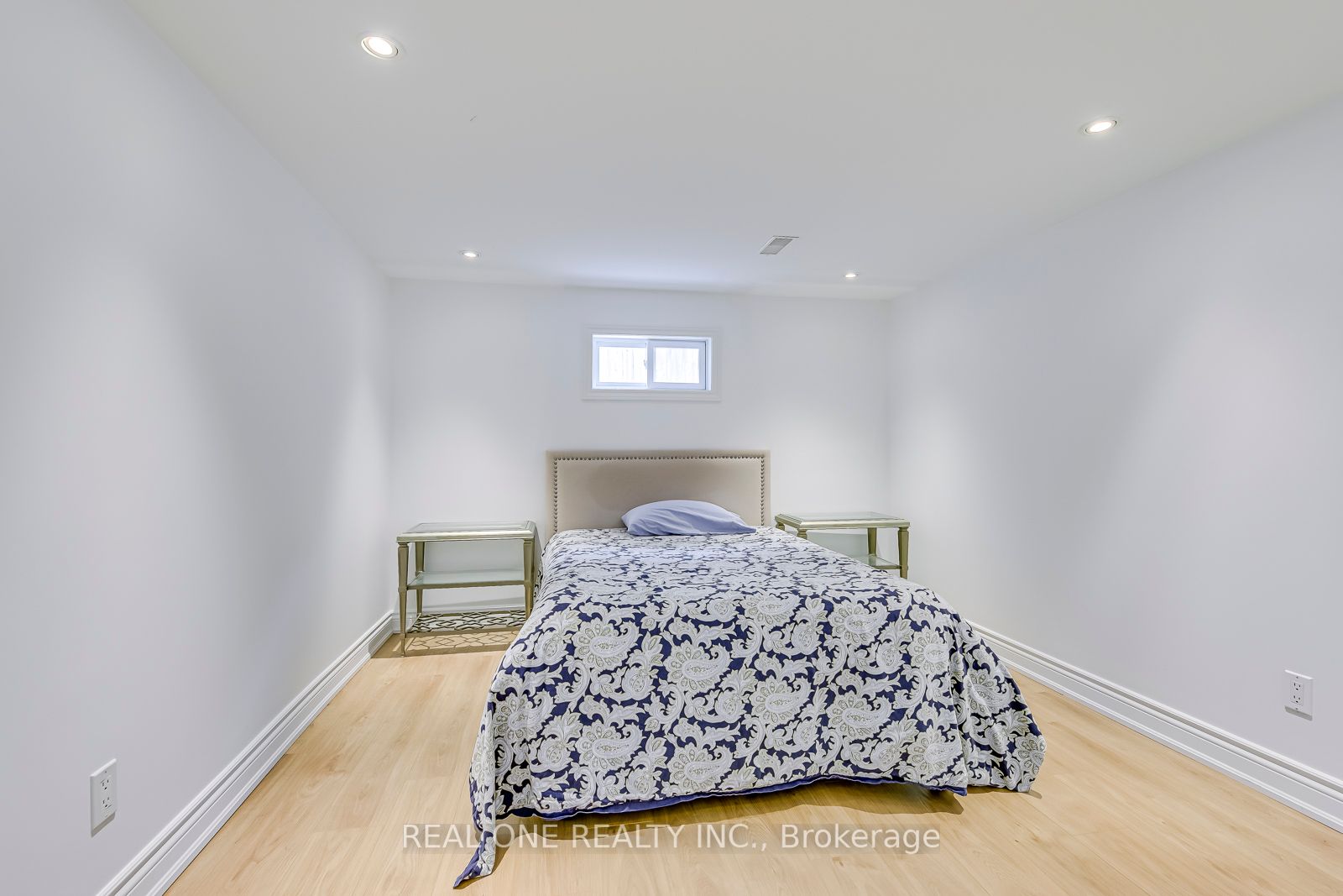 1354 Pinegrove Rd