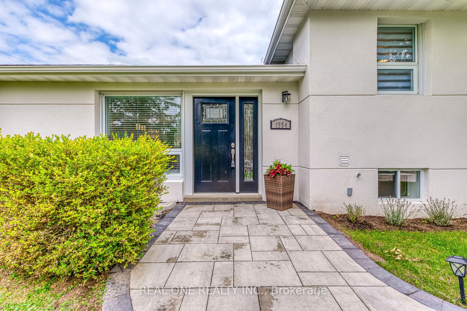 1354 Pinegrove Rd