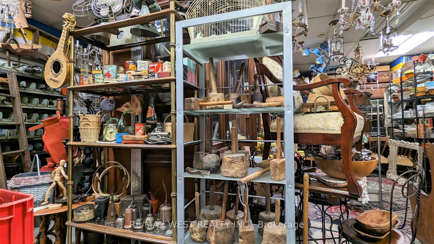 28 Roncesvalles Ave