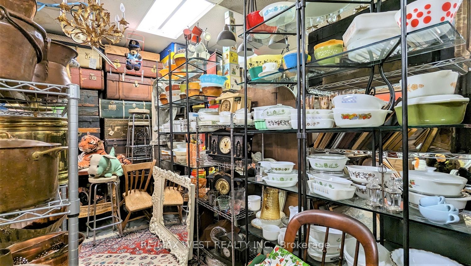 28 Roncesvalles Ave