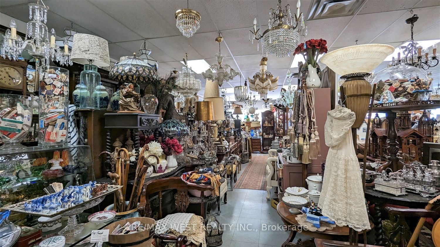 28 Roncesvalles Ave