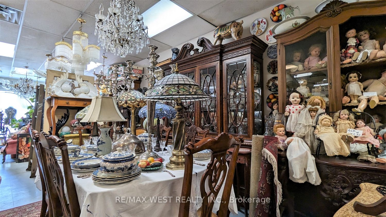 28 Roncesvalles Ave