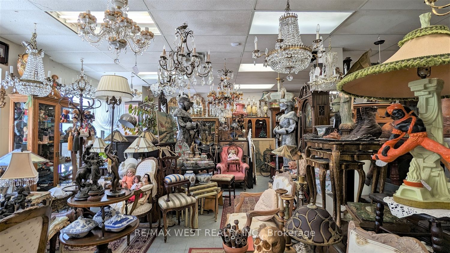28 Roncesvalles Ave