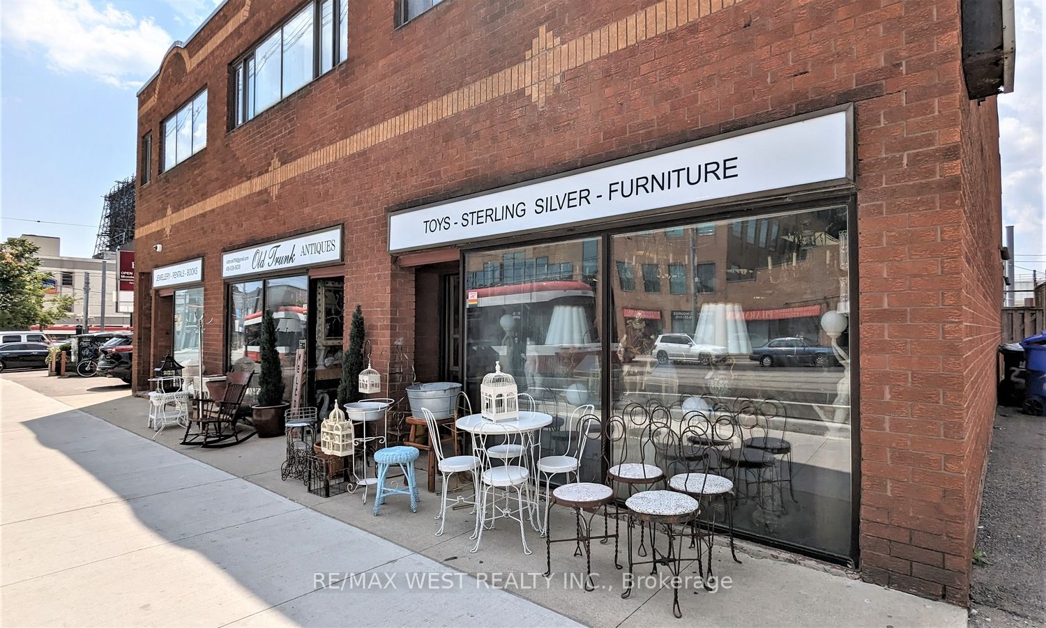 28 Roncesvalles Ave