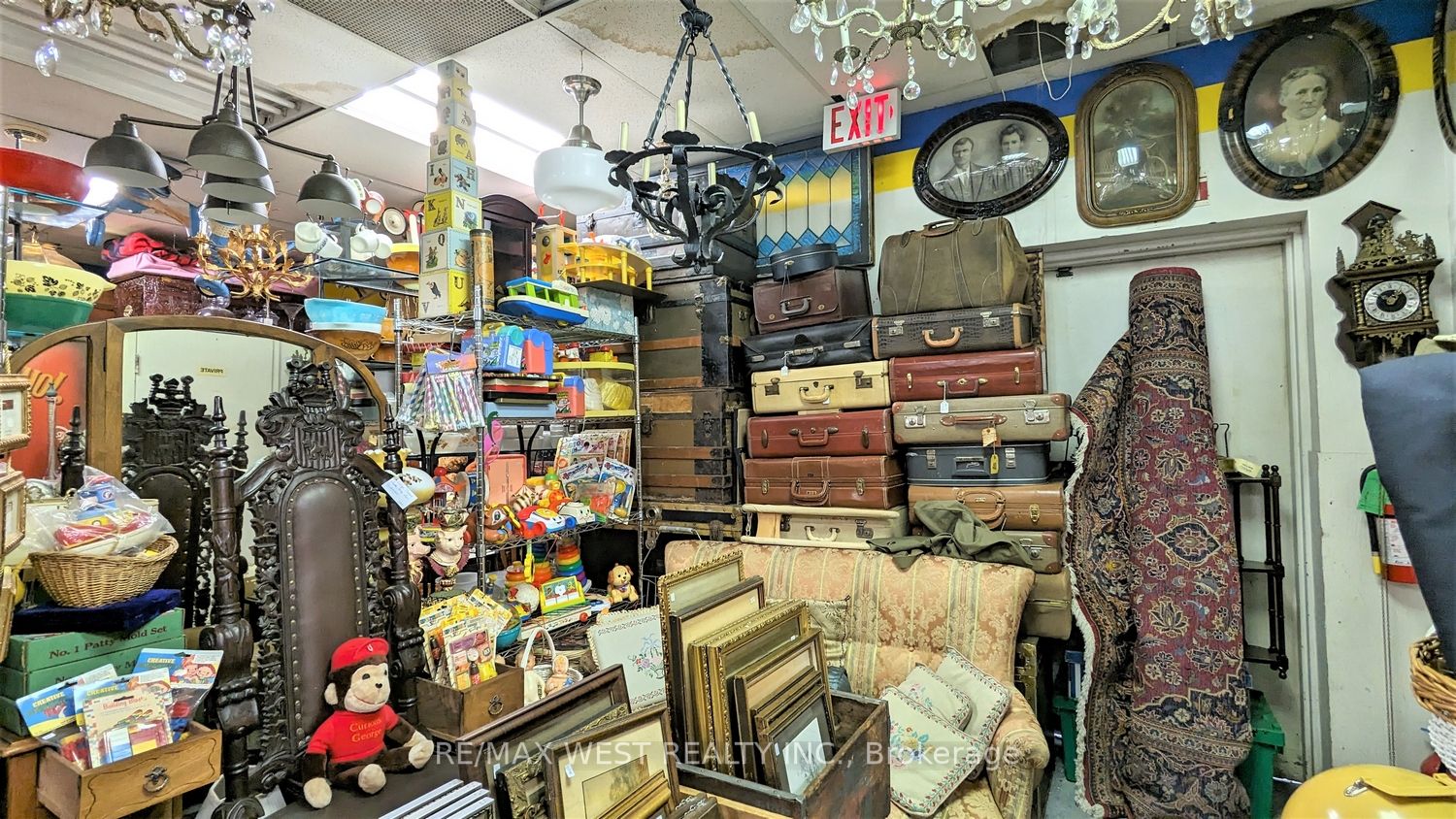 28 Roncesvalles Ave