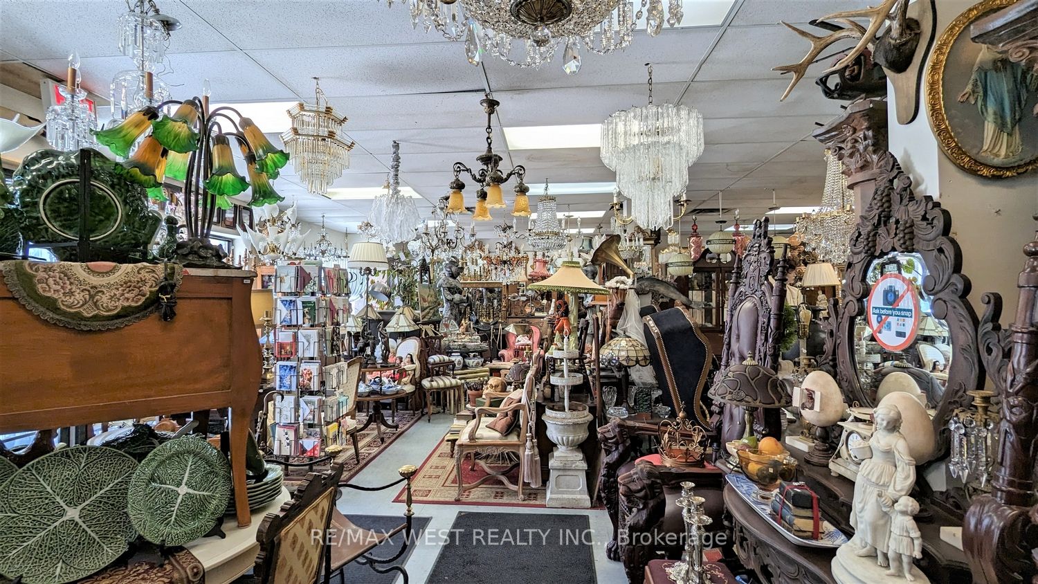 28 Roncesvalles Ave