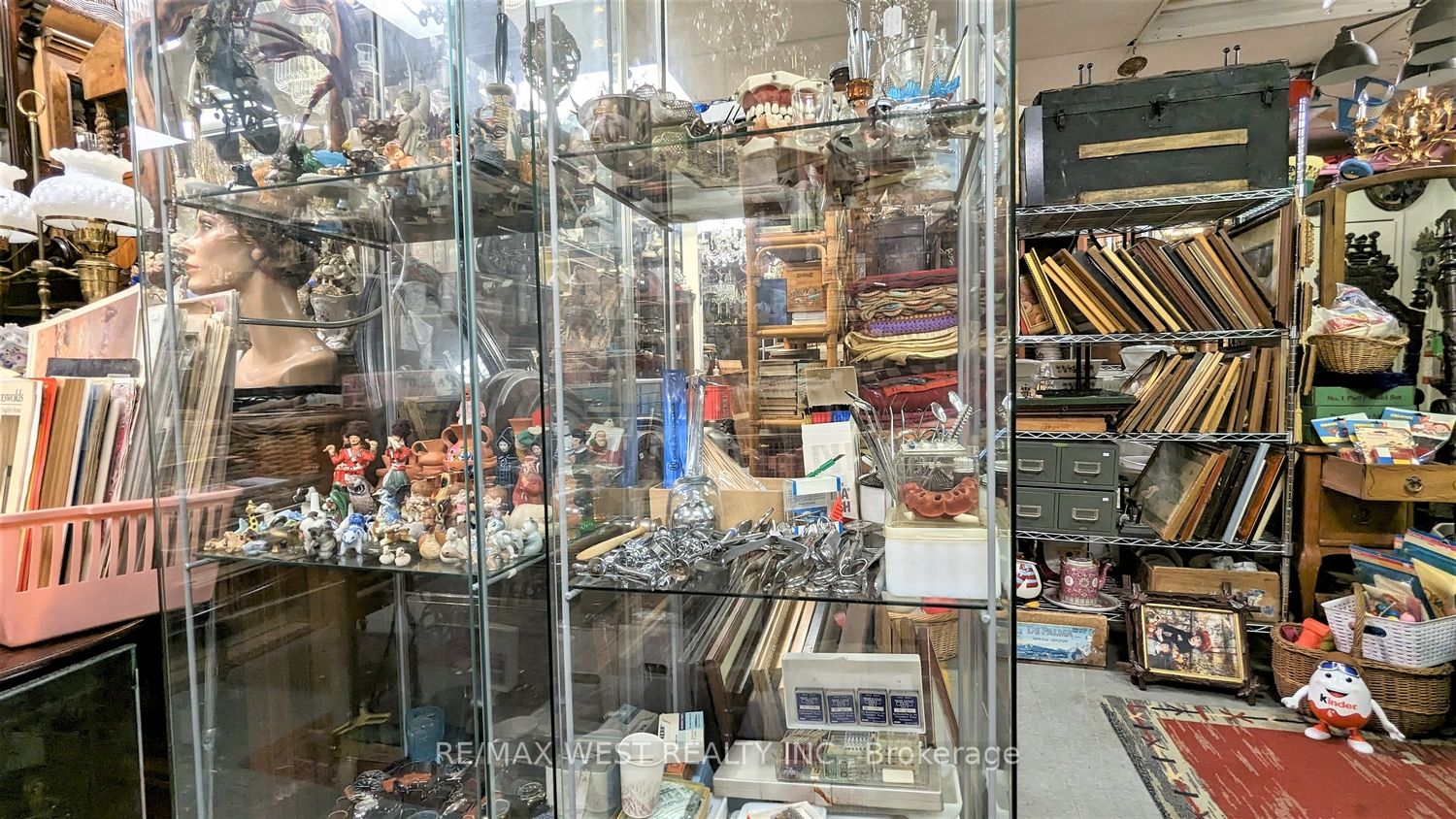 28 Roncesvalles Ave