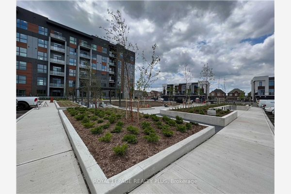 95 Dundas St W, Oakville