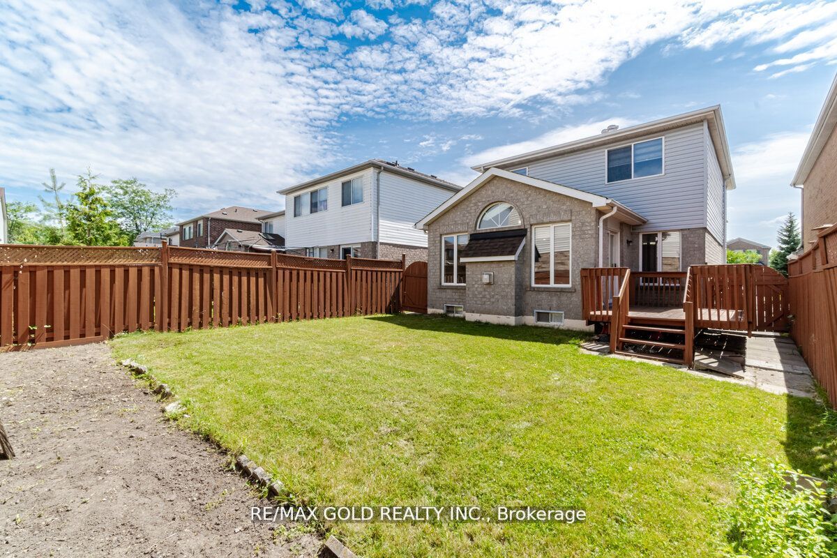 33 Willow Park Dr