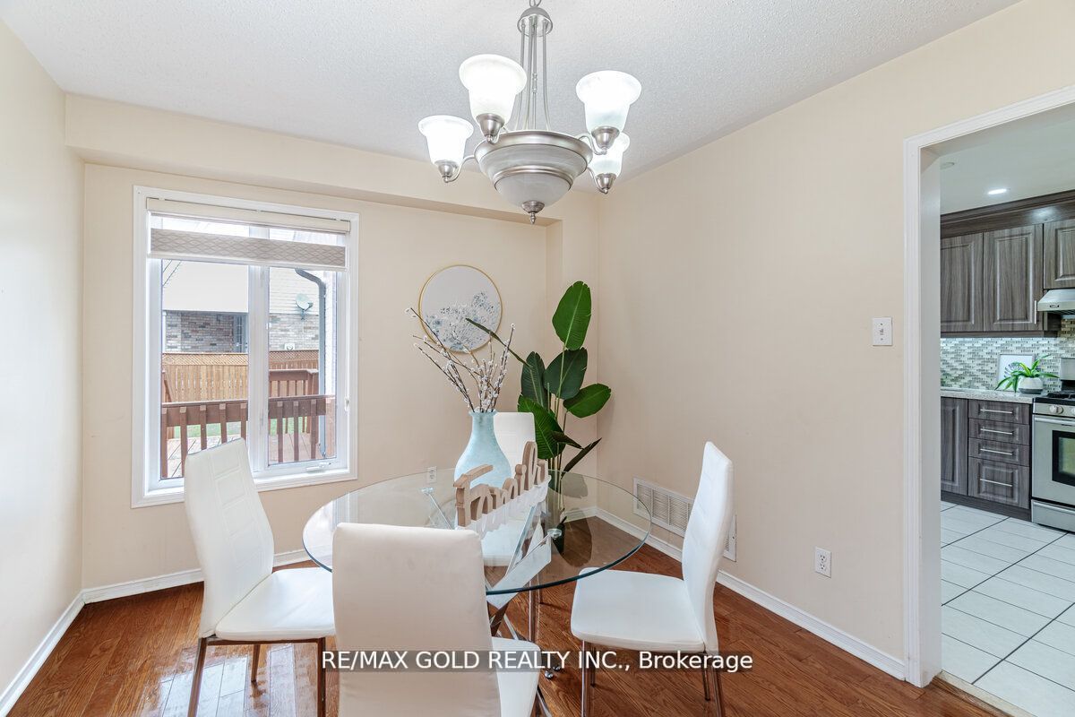 33 Willow Park Dr