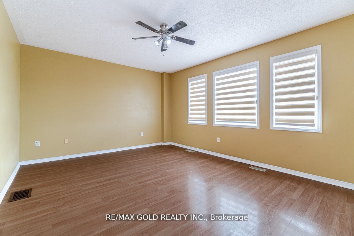 33 Willow Park Dr