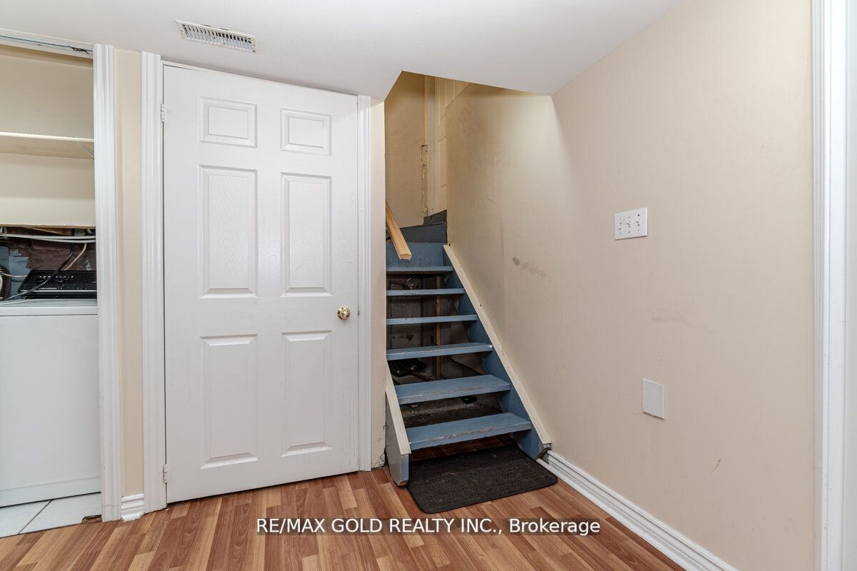 33 Willow Park Dr
