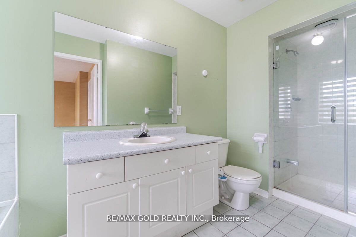 33 Willow Park Dr