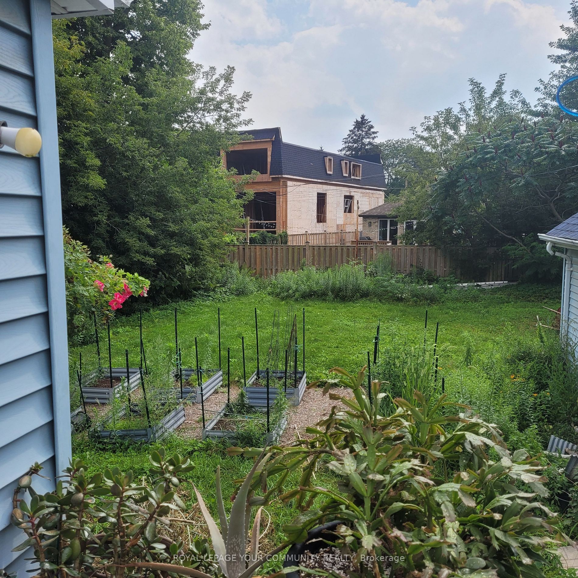 24 Benson Ave