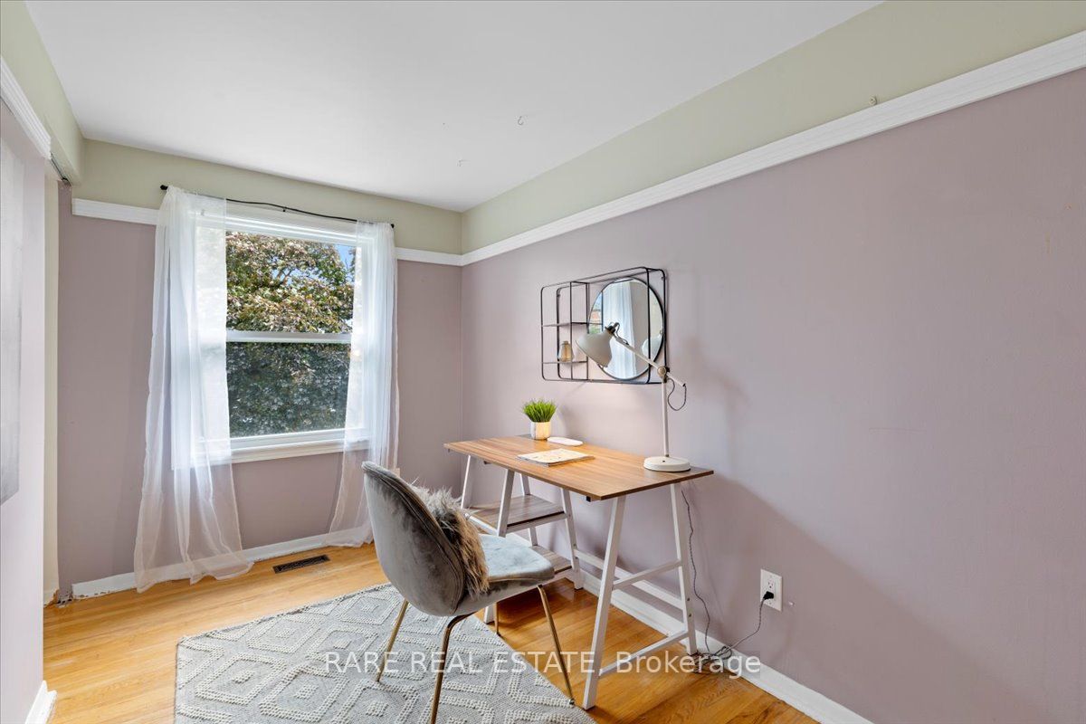 6 Forsythia Rd S