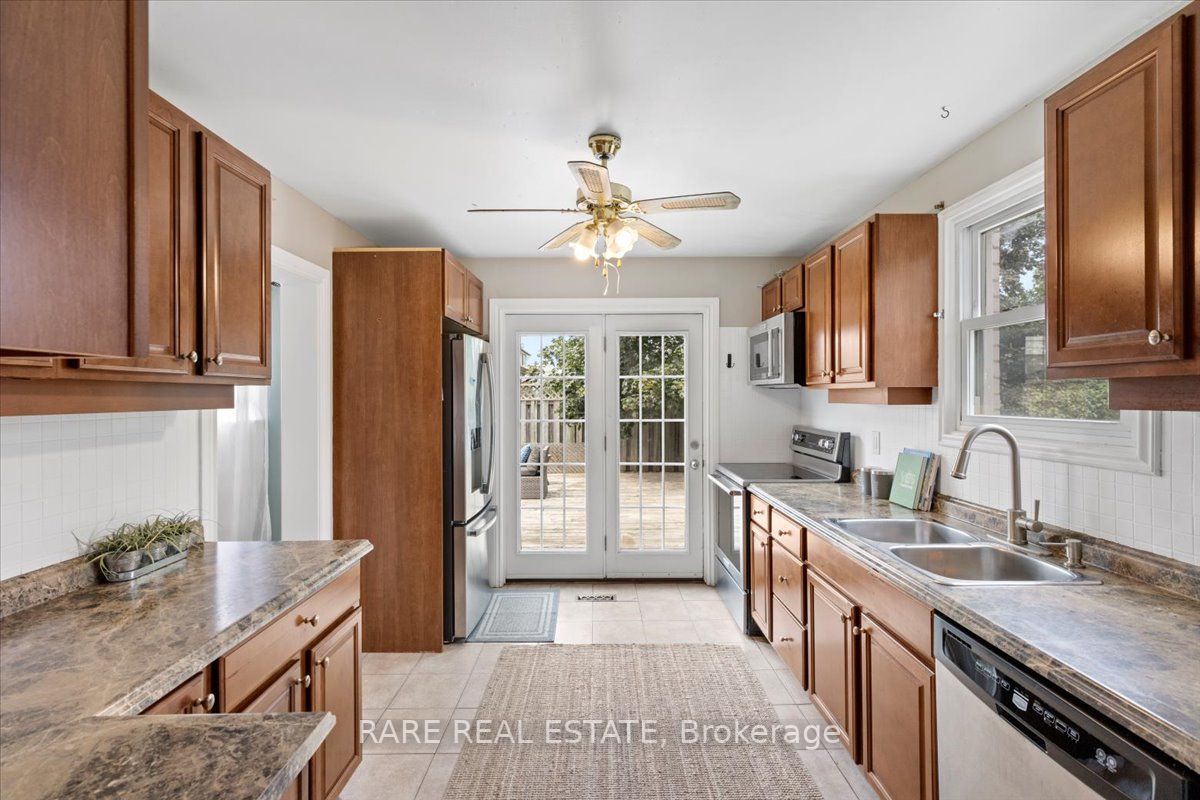 6 Forsythia Rd S