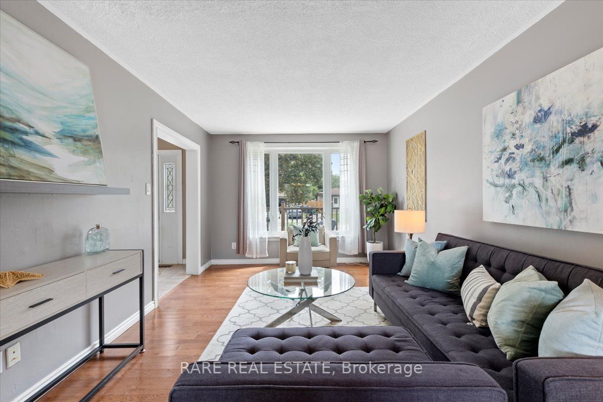 6 Forsythia Rd S