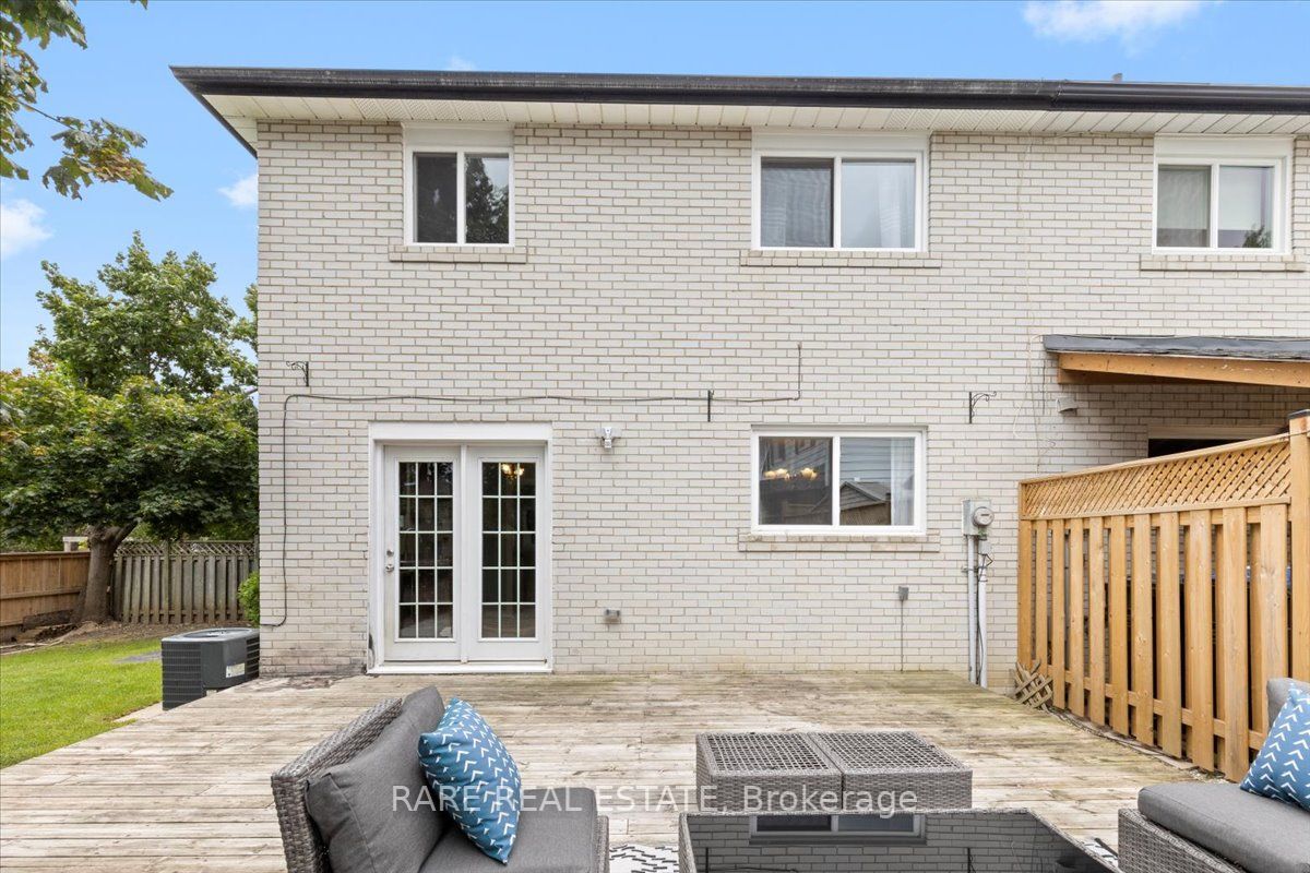 6 Forsythia Rd S