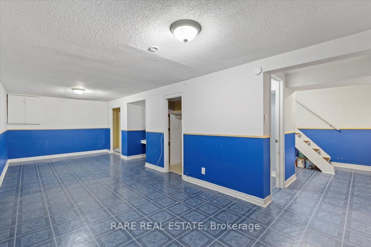 6 Forsythia Rd S