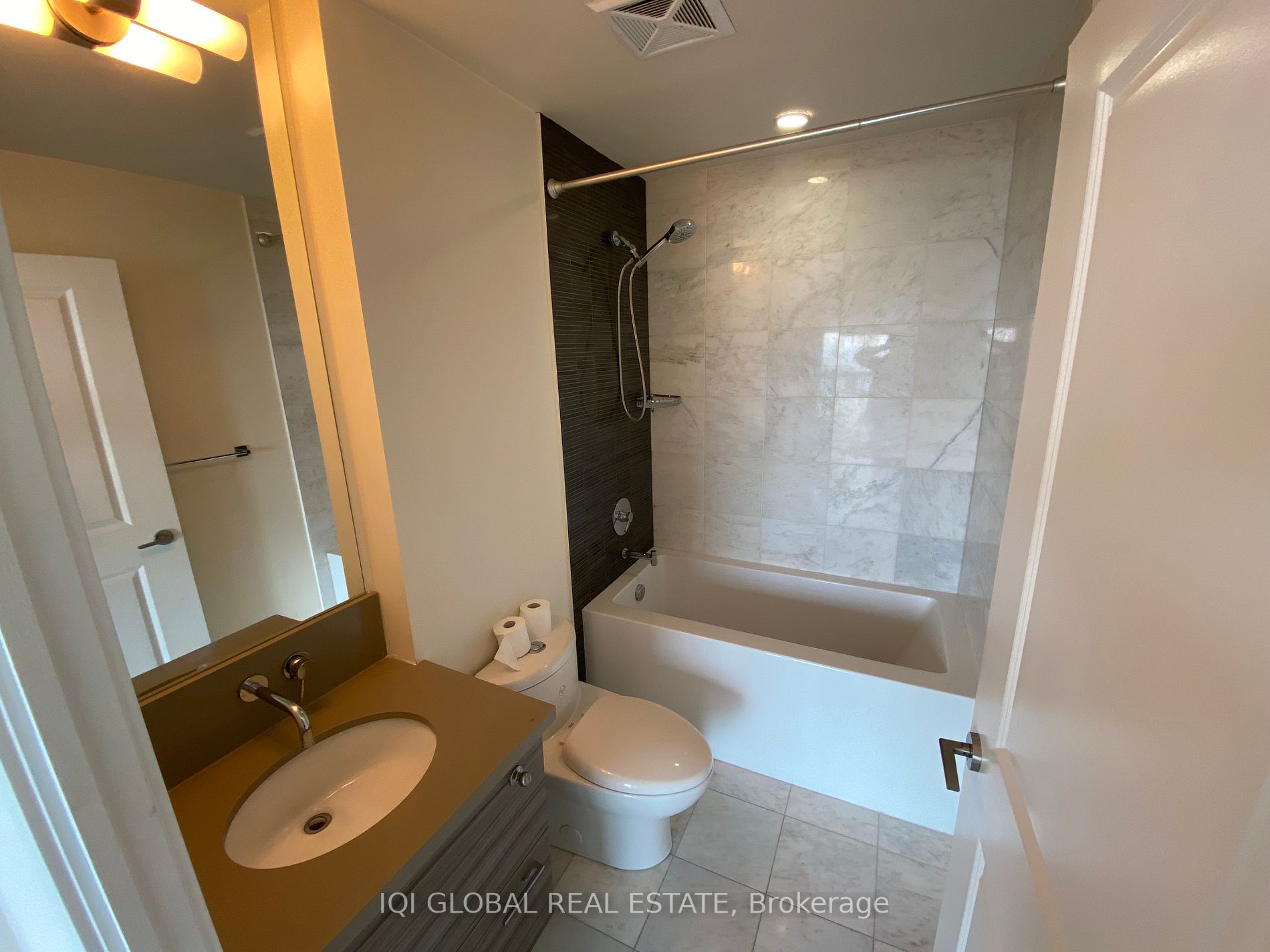 33 Shore Breeze Dr, #2509