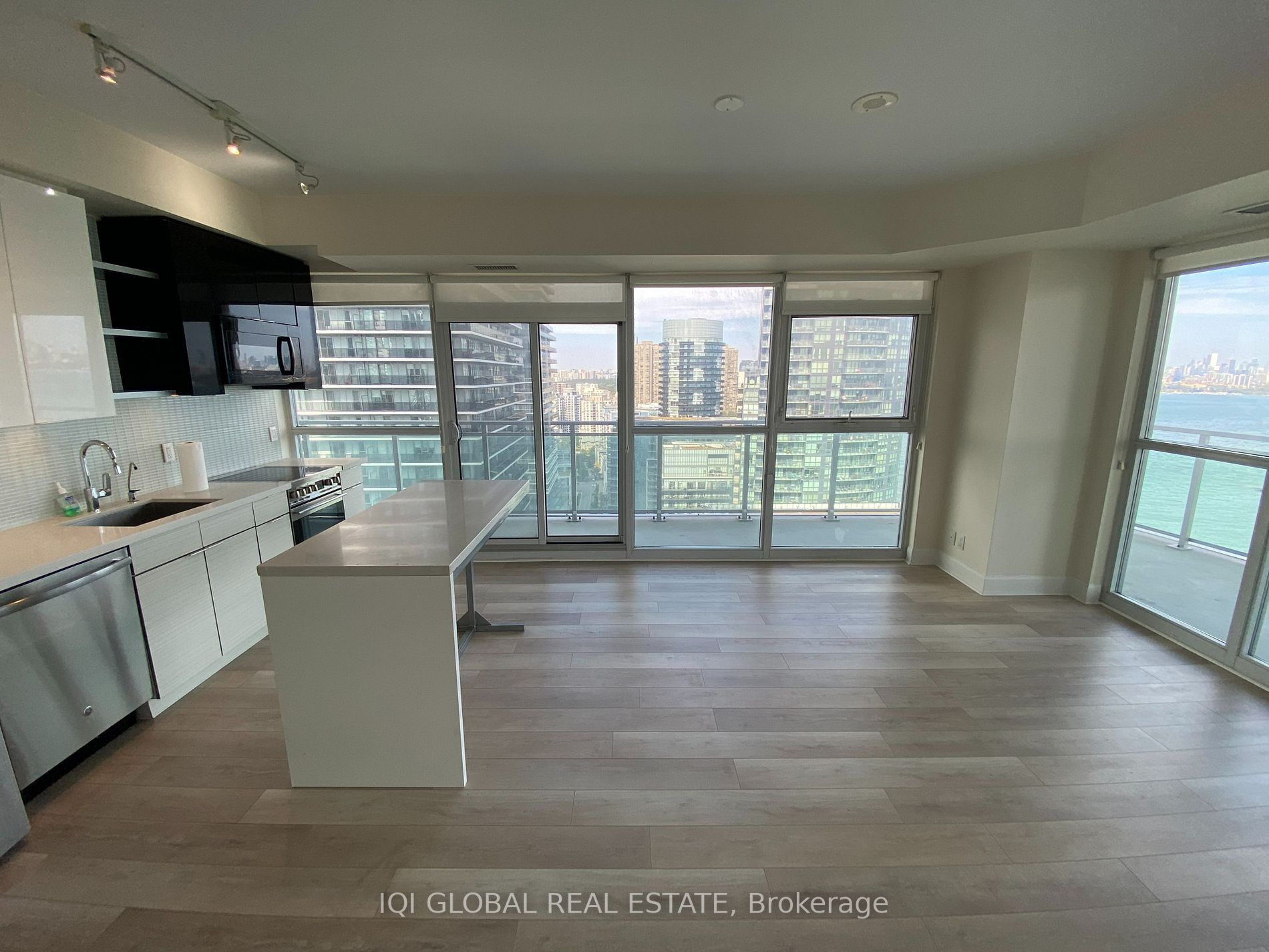 33 Shore Breeze Dr, #2509