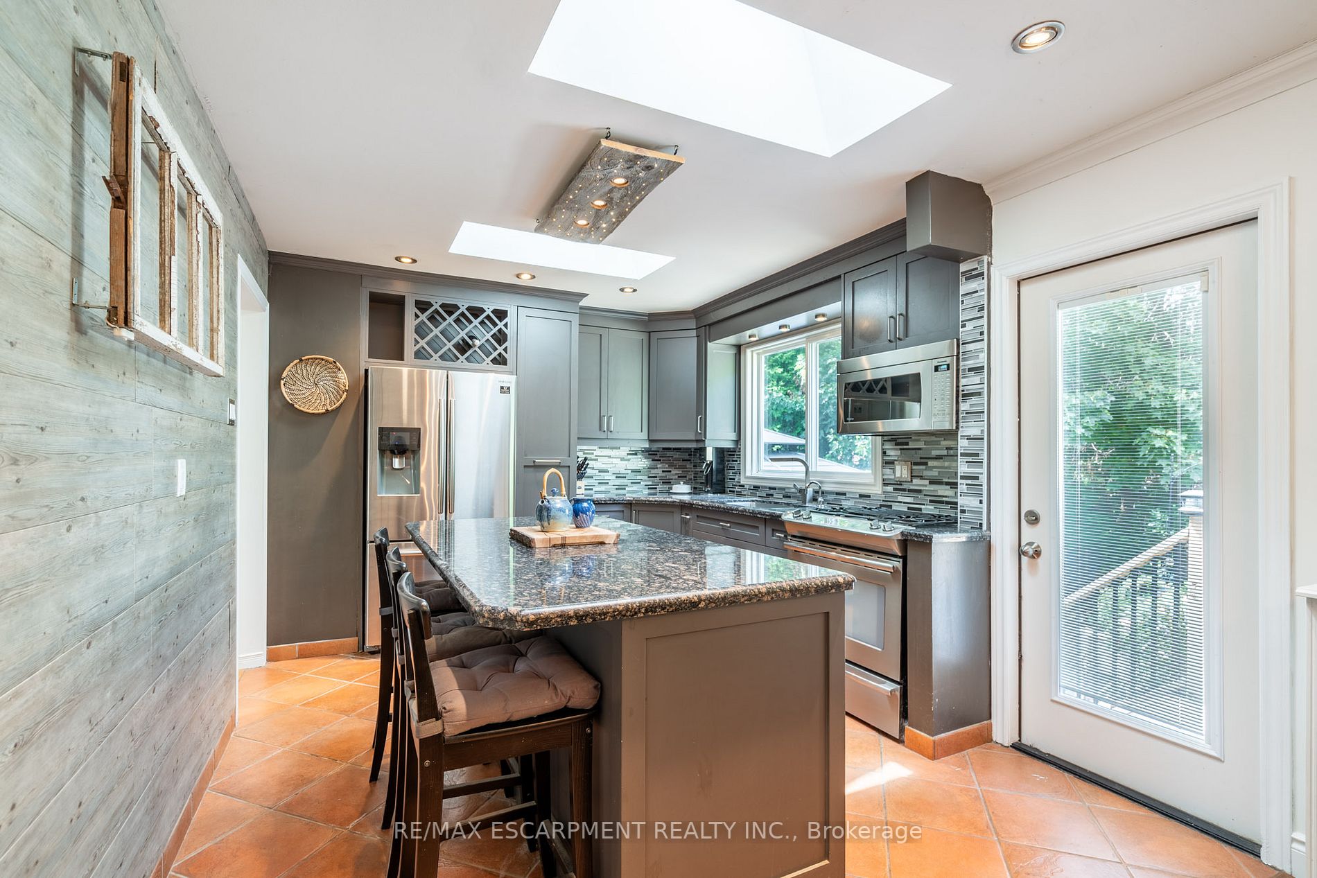3033 Tecumseh Dr