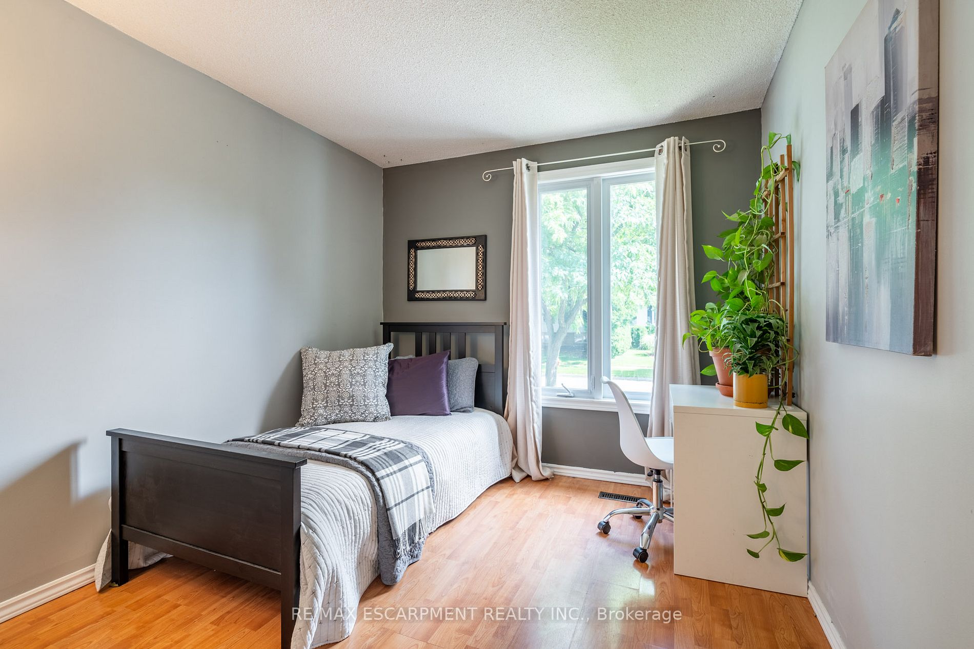 3033 Tecumseh Dr