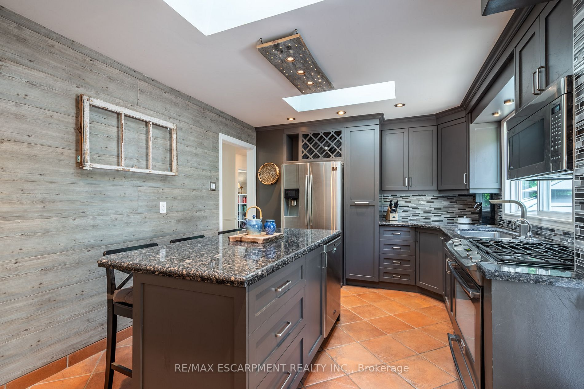3033 Tecumseh Dr
