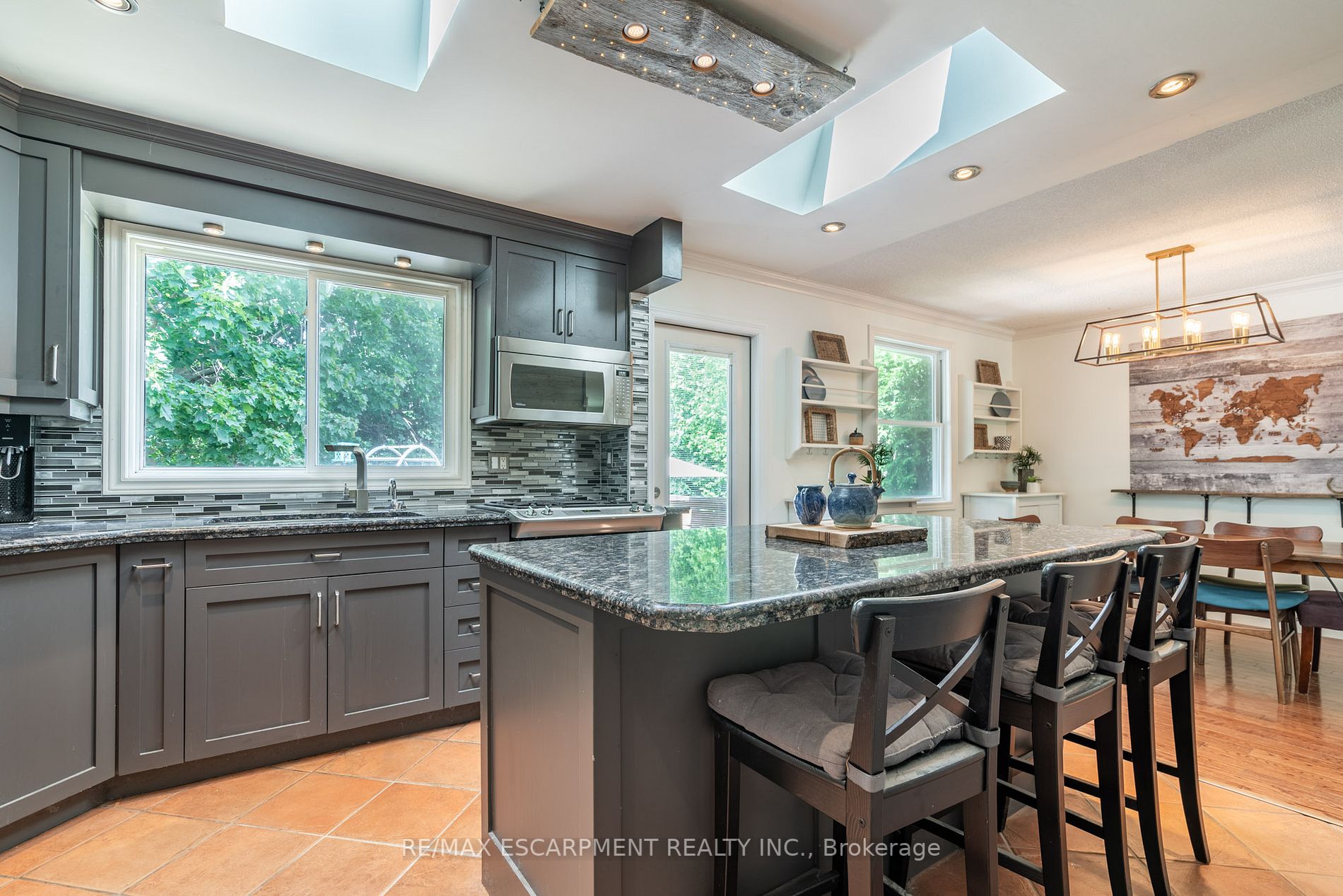 3033 Tecumseh Dr