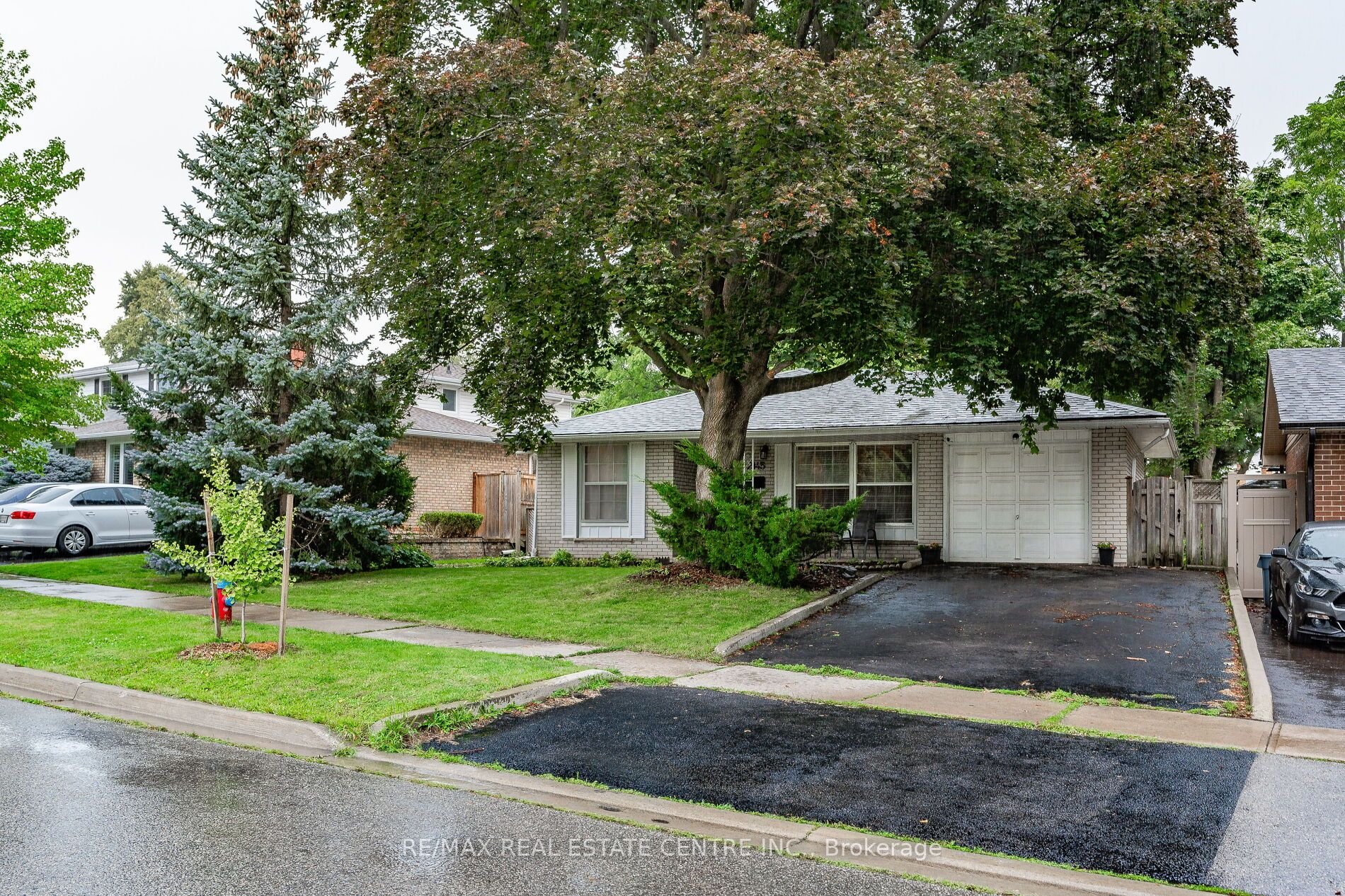 2145 Sandringham Dr