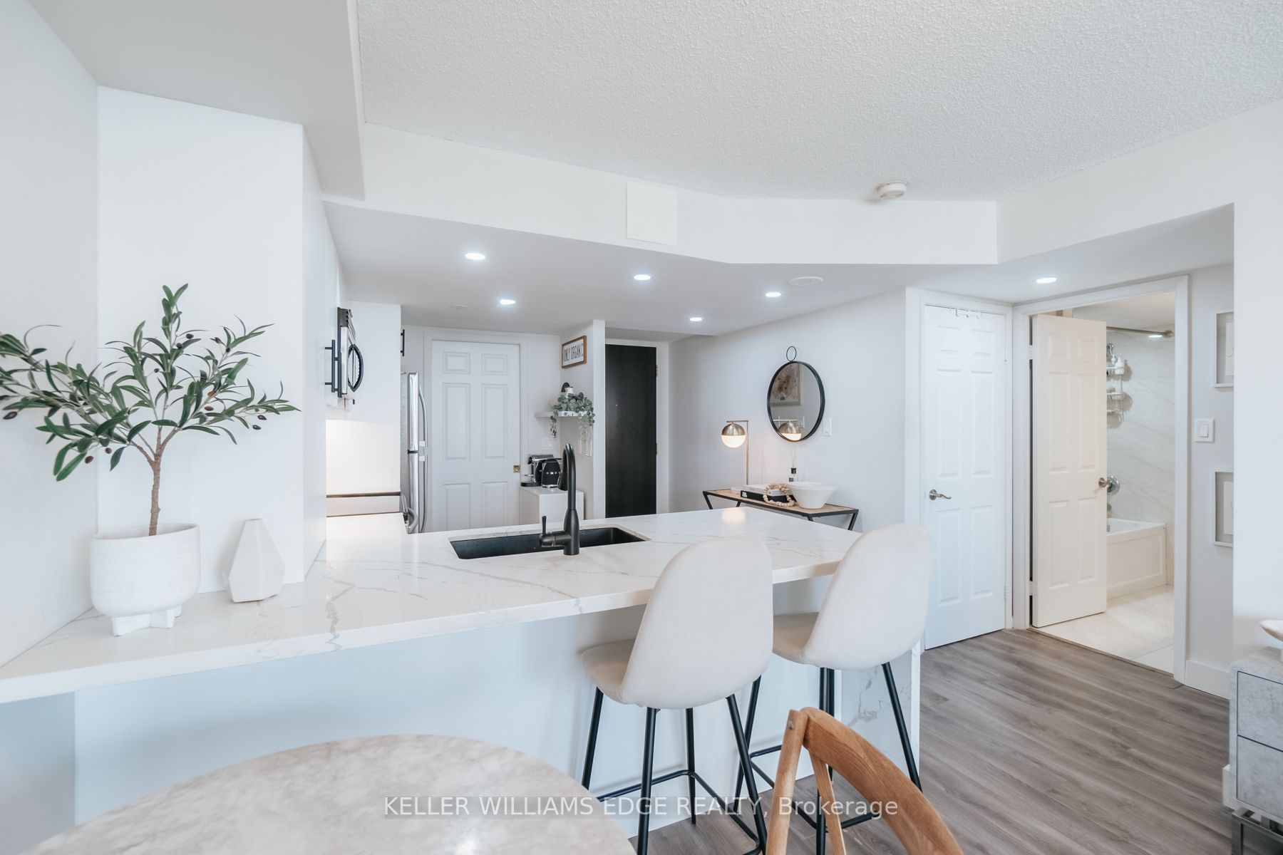 55 Kingsbridge Garden Circ, #1013