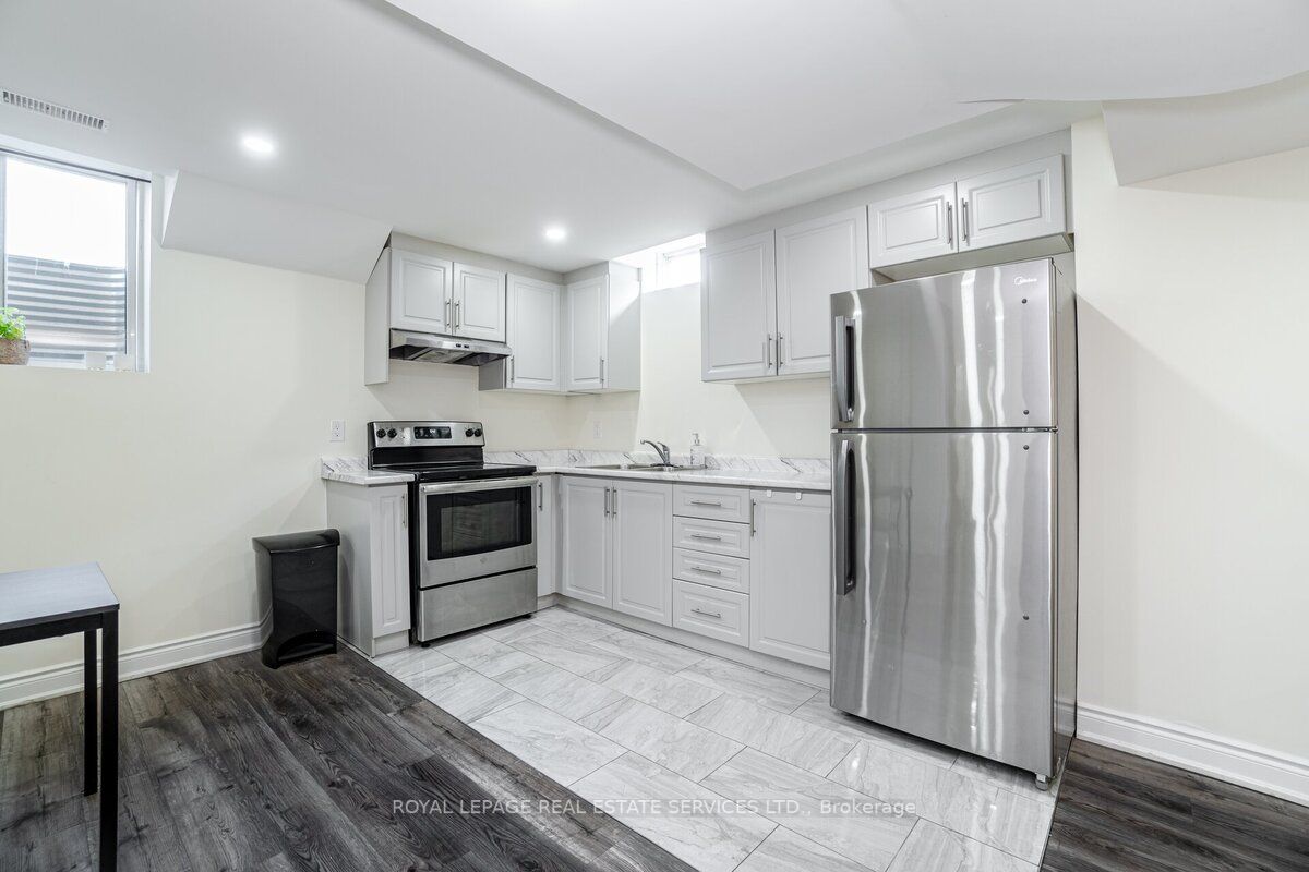 30 Messina Ave