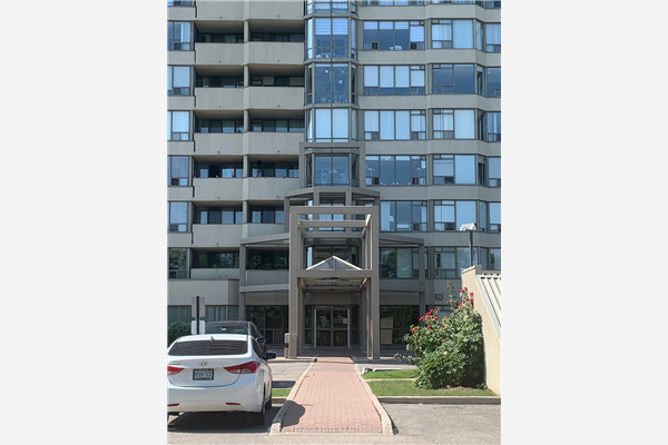 700 Constellation Dr, Mississauga