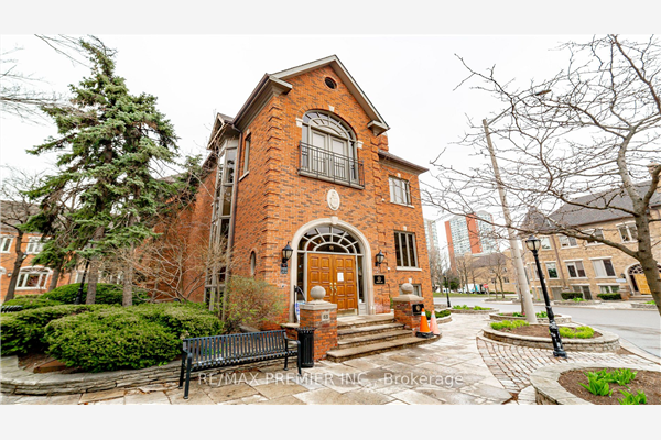 32 Village Centre Pl, Mississauga