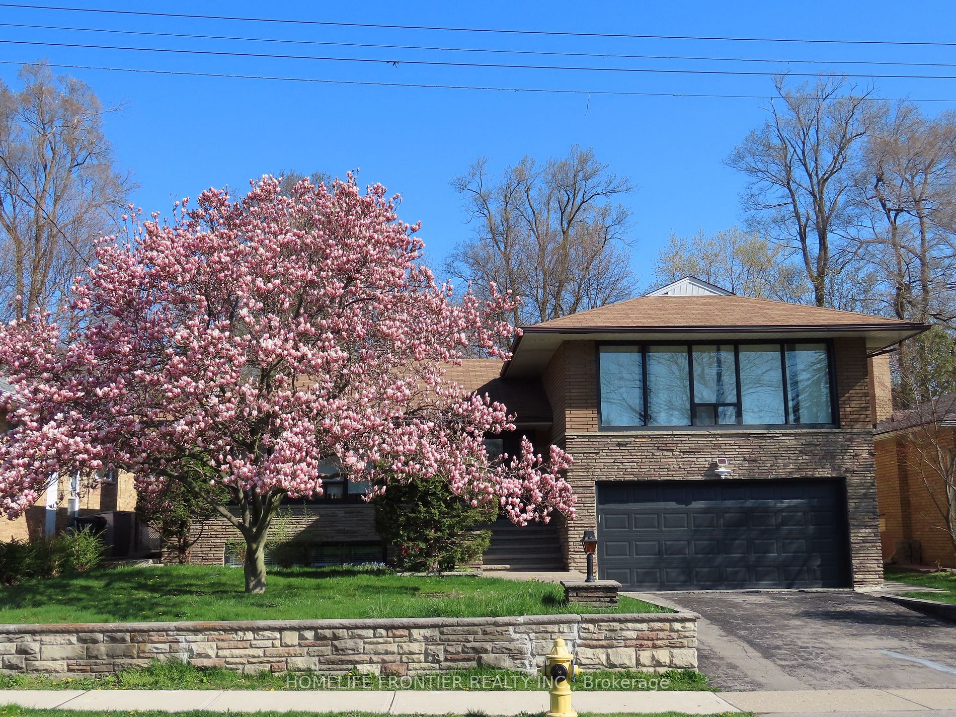 82 Glenaden Ave E